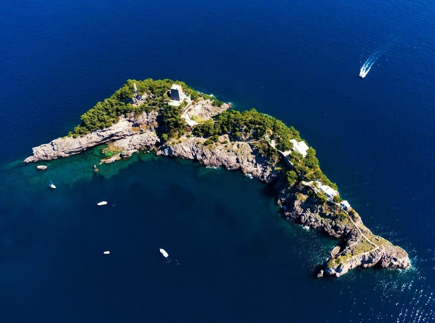 10 Uniquely Shaped Islands