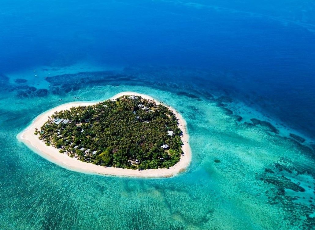 10 Uniquely Shaped Islands